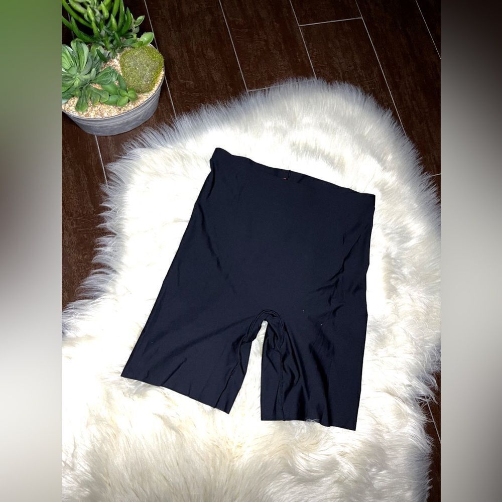 Spanx instincts mid thigh black shorts sz large - Picture 1 of 4